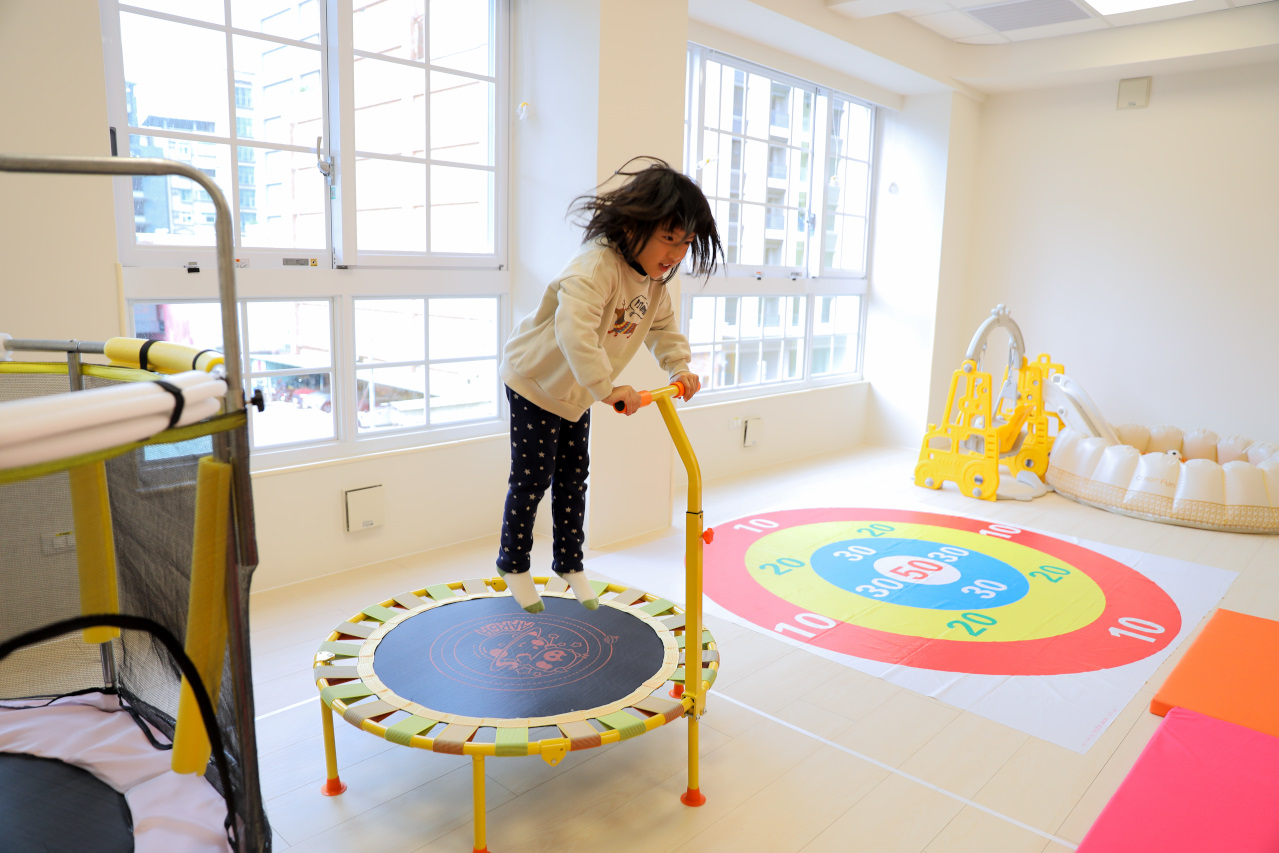 蘆洲雙語幼兒園參訪 新北市私立雄林國際幼兒園 (英國皇家教育學院體系) 綠建築與多元課程 - 奇奇一起玩樂趣