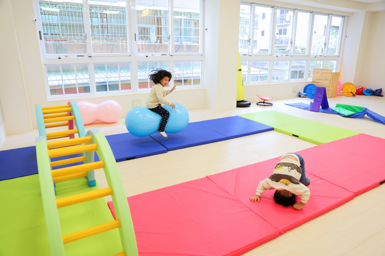蘆洲雙語幼兒園參訪 新北市私立雄林國際幼兒園 (英國皇家教育學院體系) 綠建築與多元課程 - 奇奇一起玩樂趣