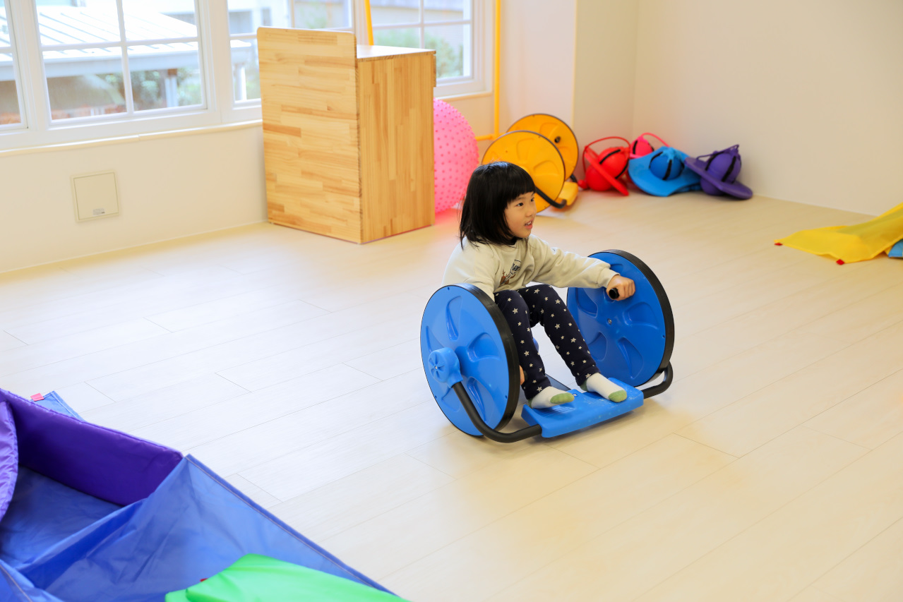 蘆洲雙語幼兒園參訪 新北市私立雄林國際幼兒園 (英國皇家教育學院體系) 綠建築與多元課程 - 奇奇一起玩樂趣