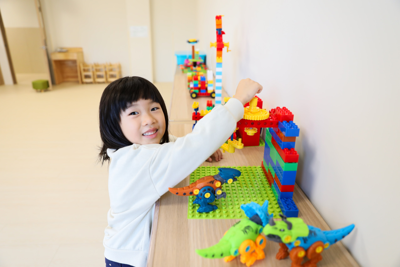 蘆洲雙語幼兒園參訪 新北市私立雄林國際幼兒園 (英國皇家教育學院體系) 綠建築與多元課程 - 奇奇一起玩樂趣