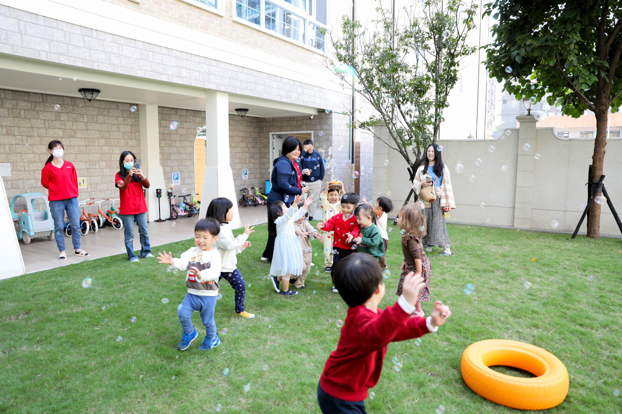 蘆洲雙語幼兒園參訪 新北市私立雄林國際幼兒園 (英國皇家教育學院體系) 綠建築與多元課程 - 奇奇一起玩樂趣
