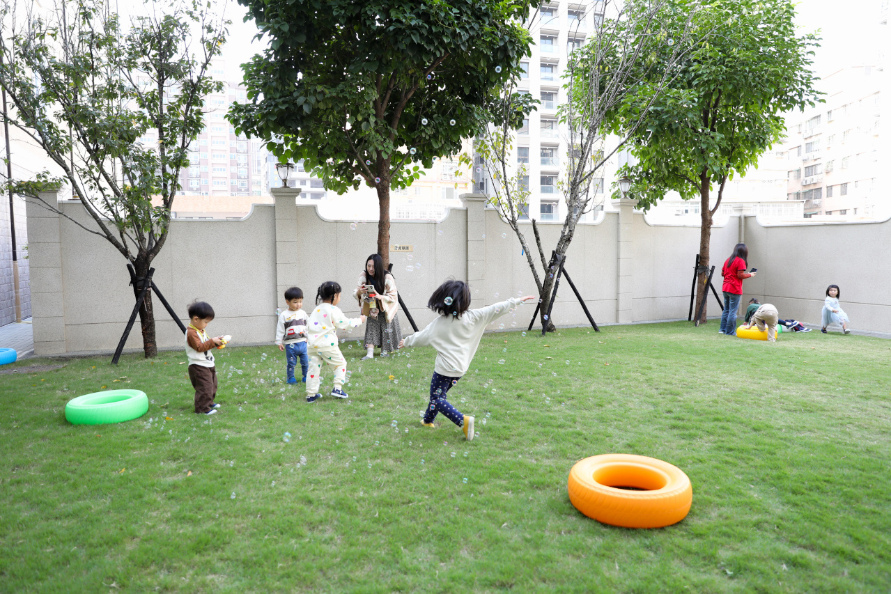 蘆洲雙語幼兒園參訪 新北市私立雄林國際幼兒園 (英國皇家教育學院體系) 綠建築與多元課程 - 奇奇一起玩樂趣