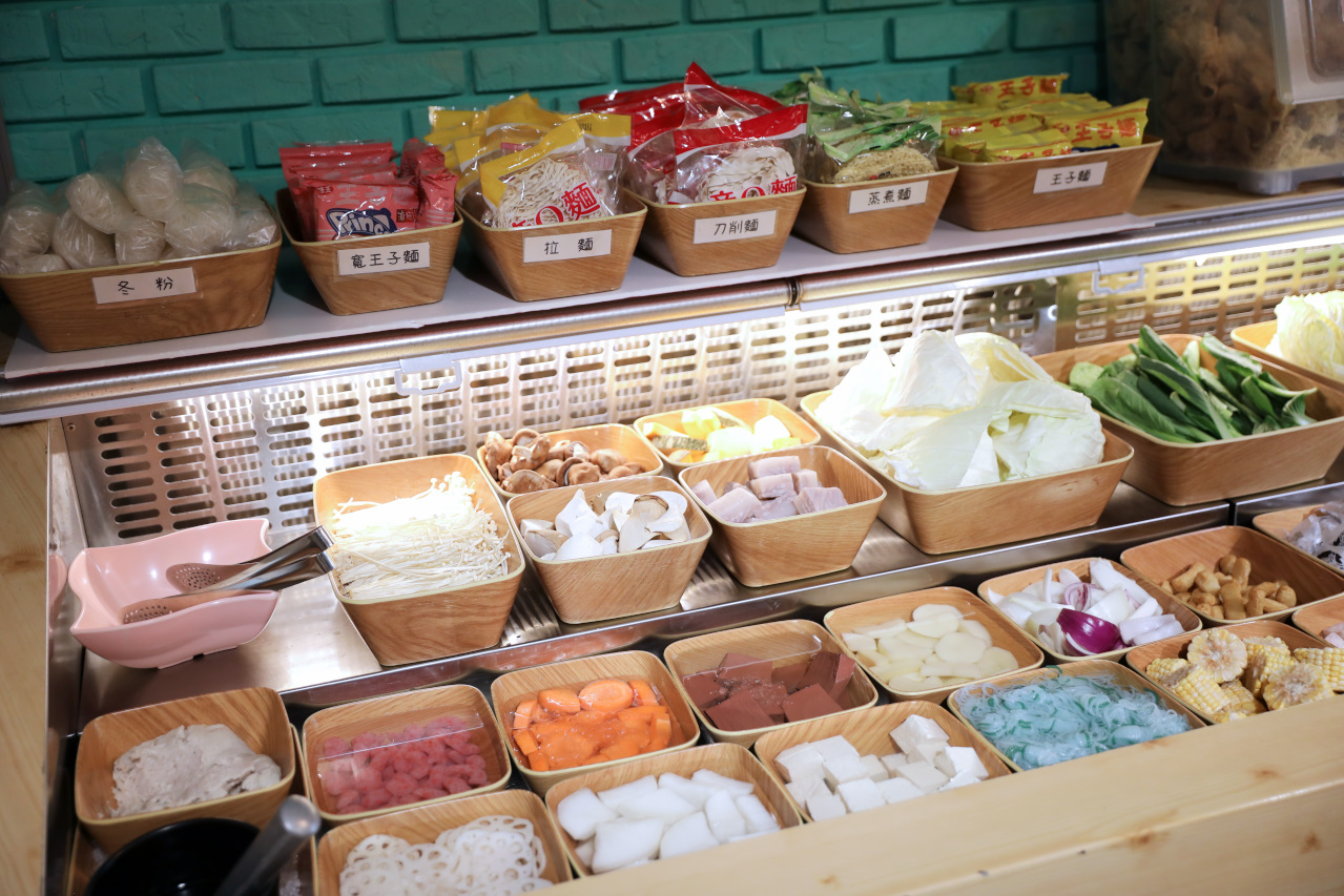 桃園吃到飽火鍋推薦! 肉多多火鍋(桃園中華店) 70多種自助吧吃到飽只要268元,期間限定全台全天候不限時! 輕量級套餐299元起,CP值超高!(西門店.淡水店例假日除外,湯底.服務費另計) - 奇奇一起玩樂趣 桃園吃到飽火鍋推薦! 肉多多火鍋(桃園中華店) 70多種自助吧吃到飽只要268元,期間限定全台全天候不限時! 輕量級套餐299元起,CP值超高!(西門店.淡水店例假日除外,湯底.服務費另計) - 奇奇一起玩樂趣