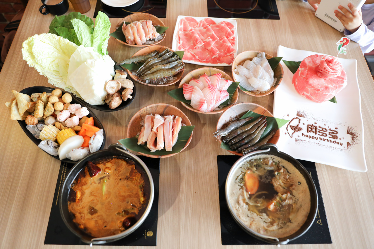 桃園吃到飽火鍋推薦! 肉多多火鍋(桃園中華店) 70多種自助吧吃到飽只要268元,期間限定全台全天候不限時! 輕量級套餐299元起,CP值超高!(西門店.淡水店例假日除外,湯底.服務費另計) - 奇奇一起玩樂趣 桃園吃到飽火鍋推薦! 肉多多火鍋(桃園中華店) 70多種自助吧吃到飽只要268元,期間限定全台全天候不限時! 輕量級套餐299元起,CP值超高!(西門店.淡水店例假日除外,湯底.服務費另計) - 奇奇一起玩樂趣