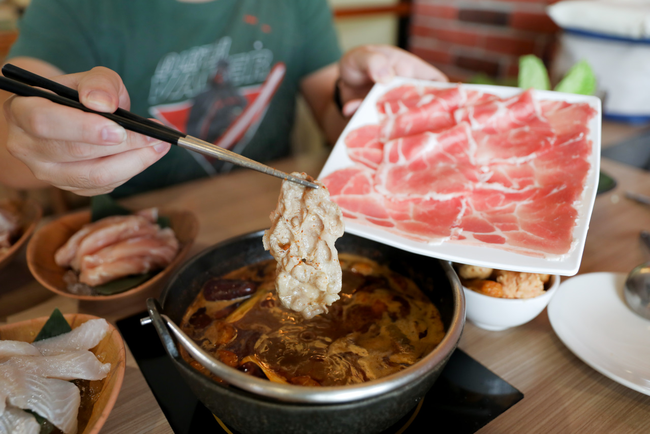 桃園吃到飽火鍋推薦! 肉多多火鍋(桃園中華店) 70多種自助吧吃到飽只要268元,期間限定全台全天候不限時! 輕量級套餐299元起,CP值超高!(西門店.淡水店例假日除外,湯底.服務費另計) - 奇奇一起玩樂趣 桃園吃到飽火鍋推薦! 肉多多火鍋(桃園中華店) 70多種自助吧吃到飽只要268元,期間限定全台全天候不限時! 輕量級套餐299元起,CP值超高!(西門店.淡水店例假日除外,湯底.服務費另計) - 奇奇一起玩樂趣