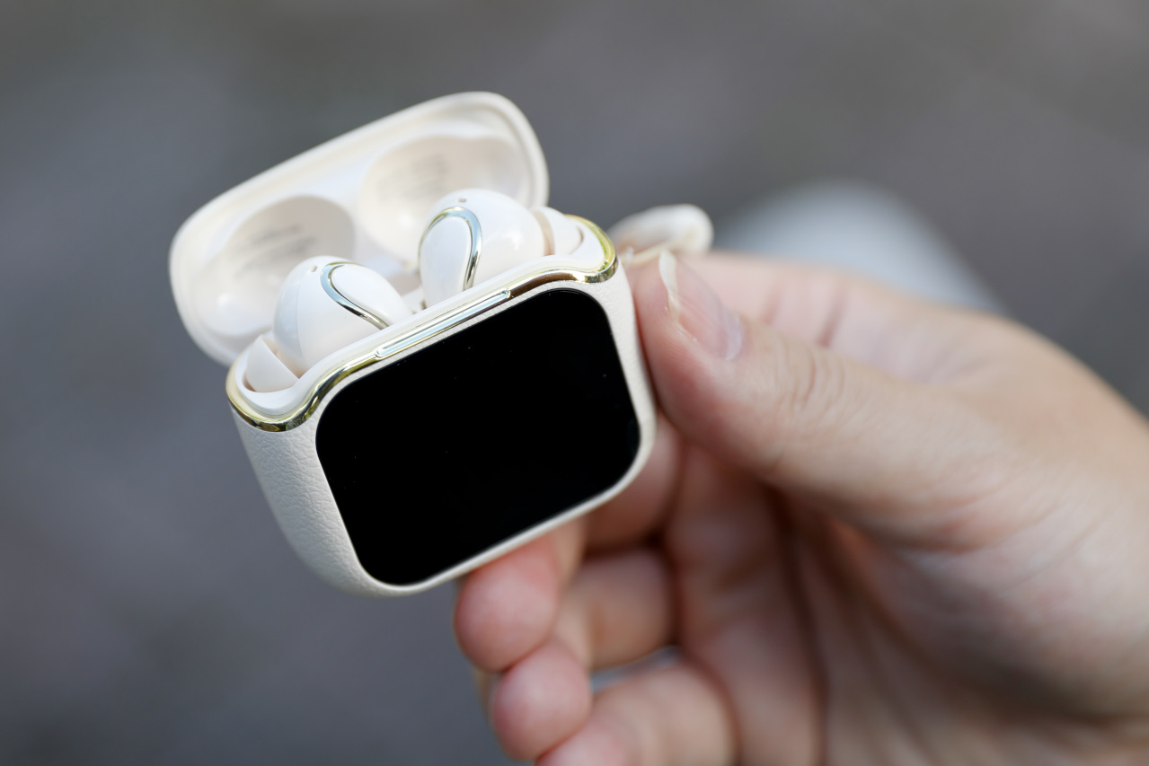 ITAI ITAI＿痛經女子 最強日韓選物商品社團推薦! 超高cp值Aircolor觸控螢幕無線藍牙耳機.好收納ASPOR四合一磁吸快充線 - 奇奇一起玩樂趣