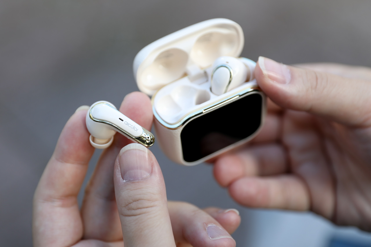 ITAI ITAI＿痛經女子 最強日韓選物商品社團推薦! 超高cp值Aircolor觸控螢幕無線藍牙耳機.好收納ASPOR四合一磁吸快充線 - 奇奇一起玩樂趣