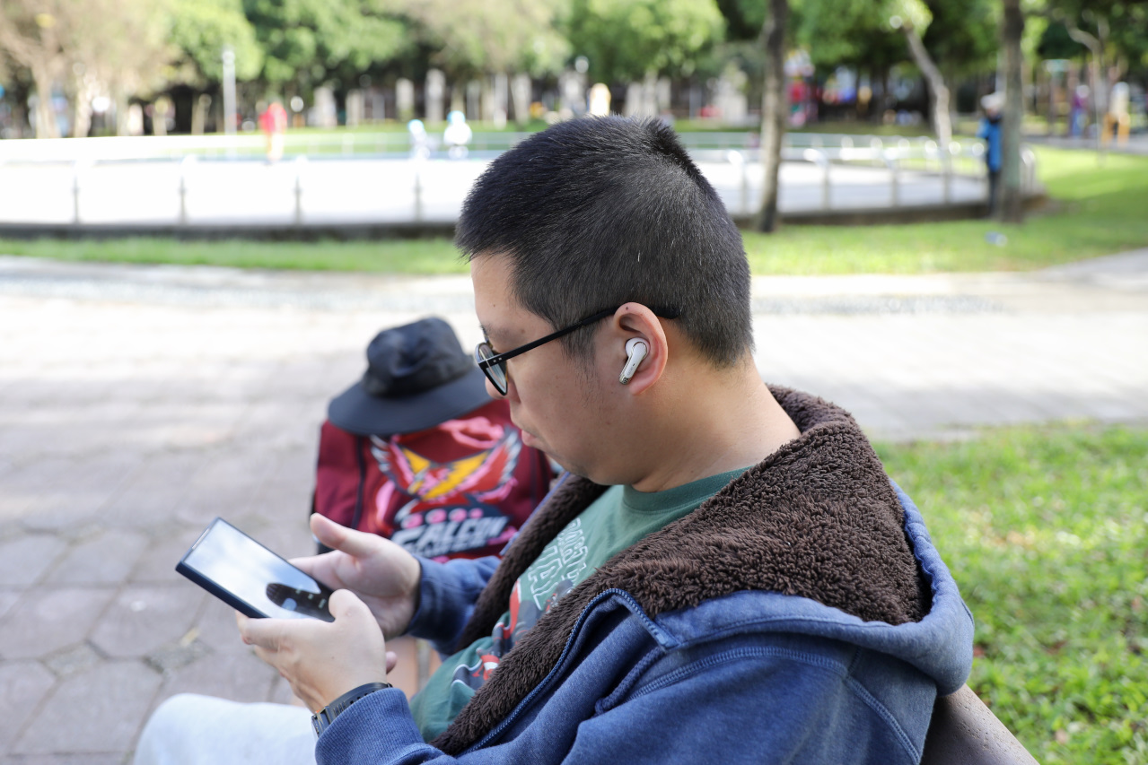 ITAI ITAI＿痛經女子 最強日韓選物商品社團推薦! 超高cp值Aircolor觸控螢幕無線藍牙耳機.好收納ASPOR四合一磁吸快充線 - 奇奇一起玩樂趣