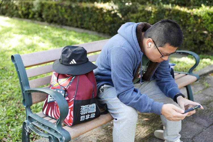 ITAI ITAI＿痛經女子 最強日韓選物商品社團推薦! 超高cp值Aircolor觸控螢幕無線藍牙耳機.好收納ASPOR四合一磁吸快充線 - 奇奇一起玩樂趣