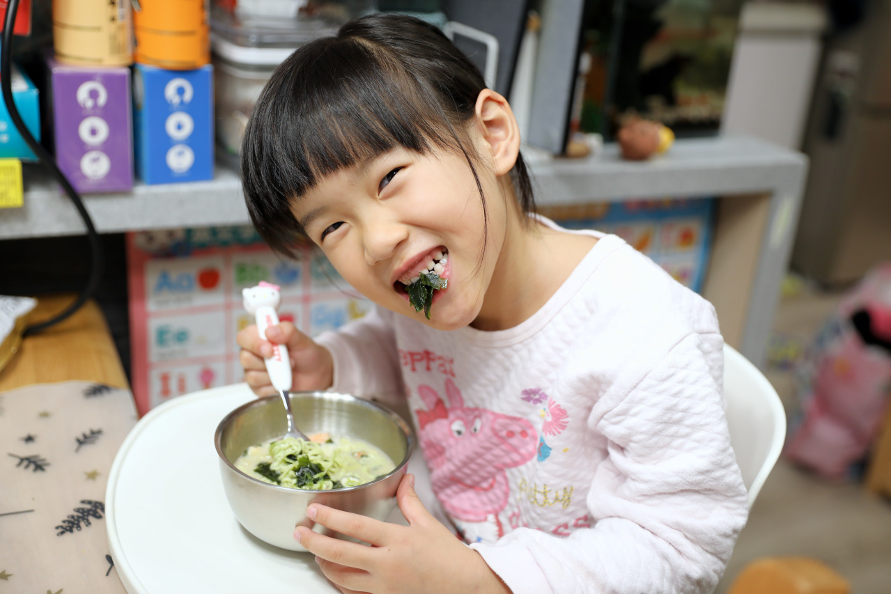 ITAI ITAI＿痛經女子 最強日韓選物商品社團推薦! 超高cp值Aircolor觸控螢幕無線藍牙耳機.好收納ASPOR四合一磁吸快充線 - 奇奇一起玩樂趣