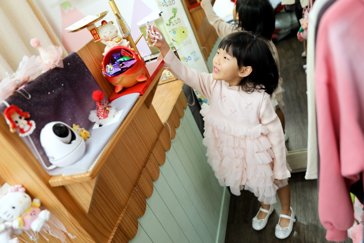 台北實體童裝店推薦! 童衣窩.兒童服飾專賣店 2026過年治裝就來這~氣質洋裝.毛呢大衣.可愛背心.韓風外套 - 奇奇一起玩樂趣 台北實體童裝店推薦! 童衣窩.兒童服飾專賣店 2026過年治裝就來這~氣質洋裝.毛呢大衣.可愛背心.韓風外套 - 奇奇一起玩樂趣