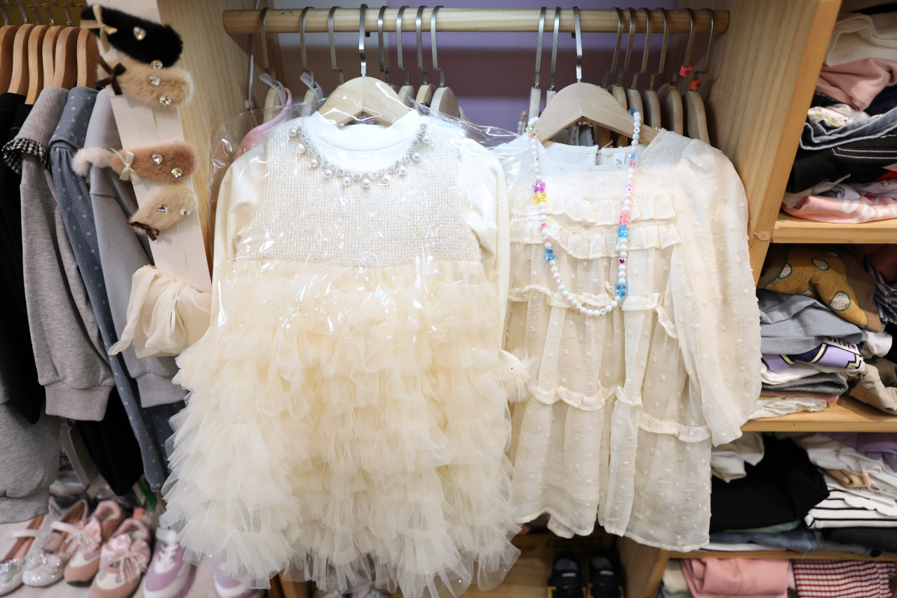 台北實體童裝店推薦! 童衣窩.兒童服飾專賣店 2026過年治裝就來這~氣質洋裝.毛呢大衣.可愛背心.韓風外套 - 奇奇一起玩樂趣 台北實體童裝店推薦! 童衣窩.兒童服飾專賣店 2026過年治裝就來這~氣質洋裝.毛呢大衣.可愛背心.韓風外套 - 奇奇一起玩樂趣