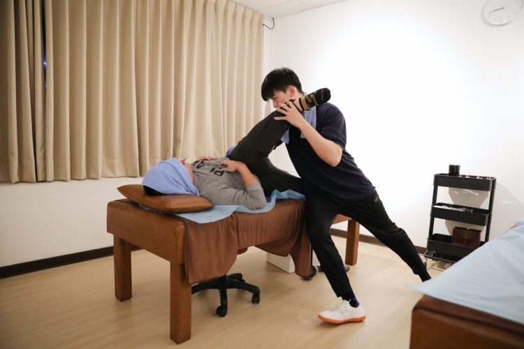 筋石堂 X 拉伸先生Mr.stretch 桃園林口龜山全預約制拉伸式按摩 上班族.運動員筋膜放鬆推薦! - 奇奇一起玩樂趣