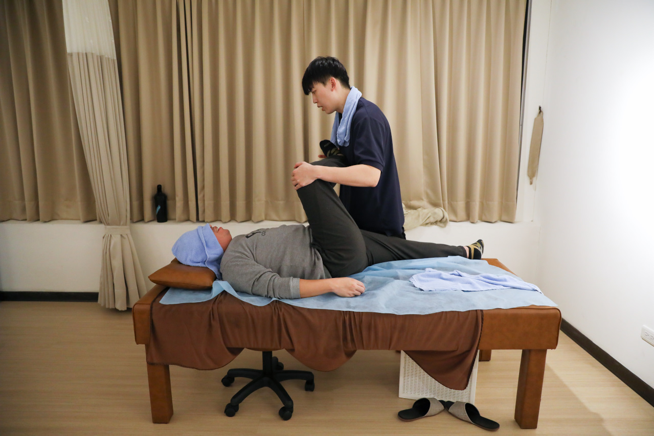 筋石堂 X 拉伸先生Mr.stretch 桃園林口龜山全預約制拉伸式按摩 上班族.運動員筋膜放鬆推薦! - 奇奇一起玩樂趣