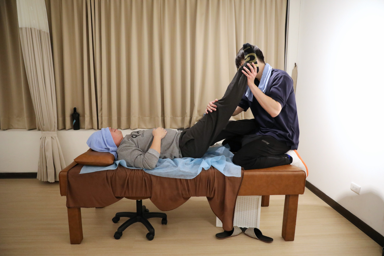 筋石堂 X 拉伸先生Mr.stretch 桃園林口龜山全預約制拉伸式按摩 上班族.運動員筋膜放鬆推薦! - 奇奇一起玩樂趣