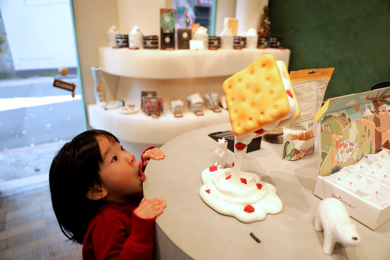 2026春節禮盒 BearQueen 熊后 中山站台灣文創伴手禮推薦! 好吃不黏牙牛軋糖餅乾.蛋捲 - 奇奇一起玩樂趣