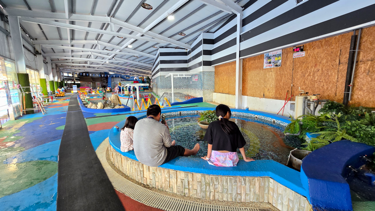 大新店游泳池假日期間限定 2026萌兔冬季氣墊樂園 氣墊.溫泉魚.泡湯.三溫暖,150元一票暢玩不限時 - 奇奇一起玩樂趣