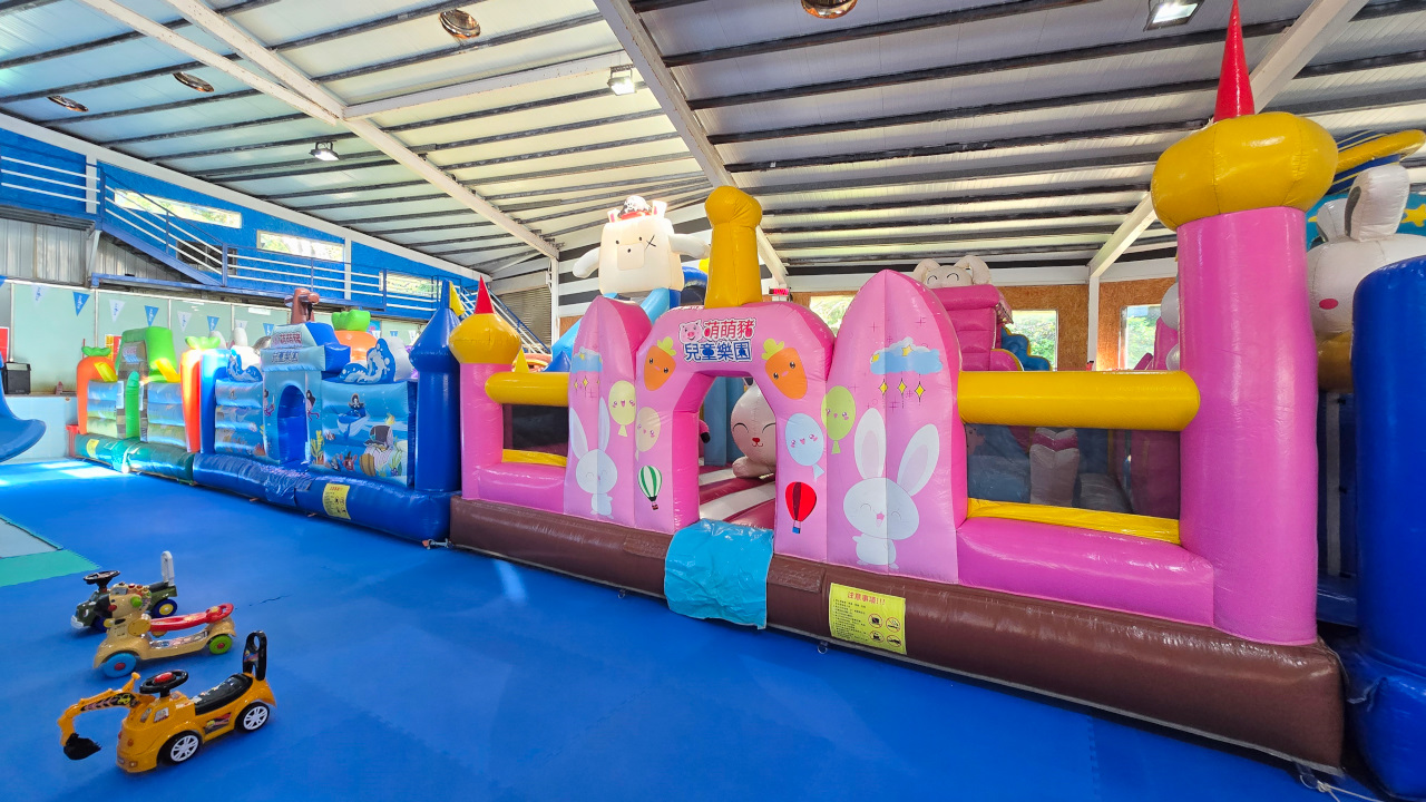 大新店游泳池假日期間限定 2026萌兔冬季氣墊樂園 氣墊.溫泉魚.泡湯.三溫暖,150元一票暢玩不限時 - 奇奇一起玩樂趣
